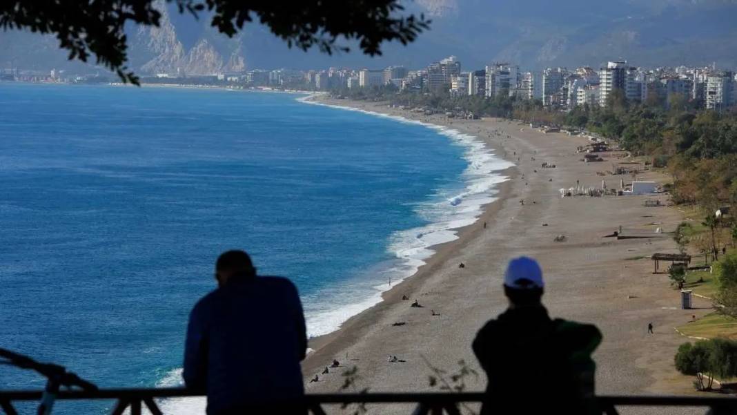 Şiddetli Yağmurun Ardından Antalya’da Tatil Havası Devam Etti! 2